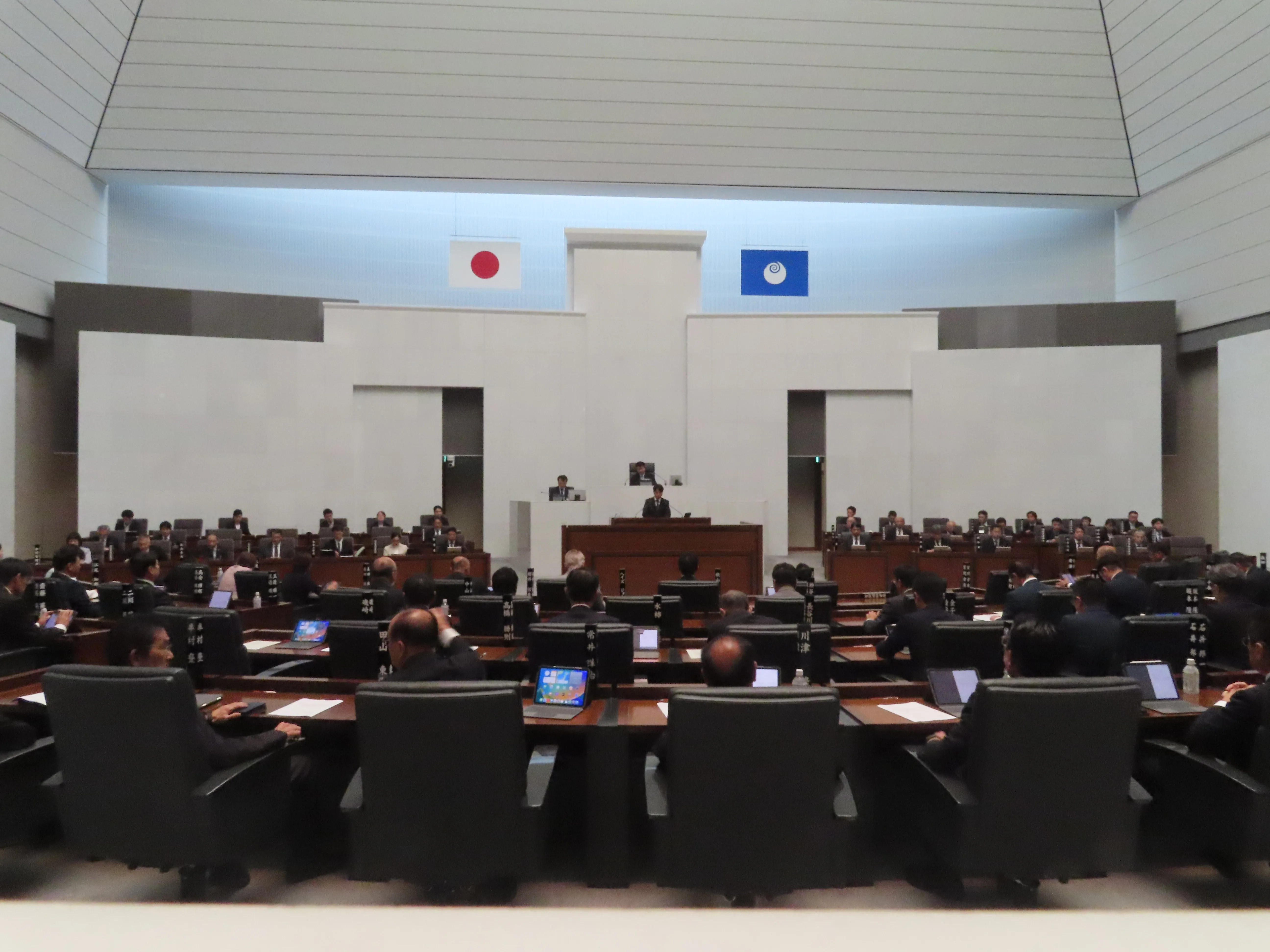 本会議の様子１
