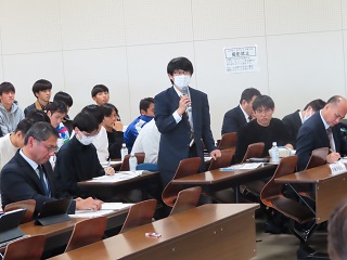 出前委員会の様子（令和5年11月16日　文教警察委員会）