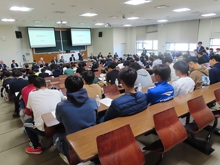 出前委員会の様子（令和5年11月16日　文教警察委員会）