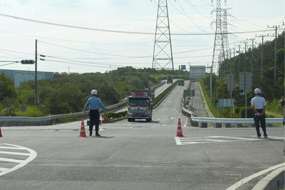 津波を警戒して規制を実施