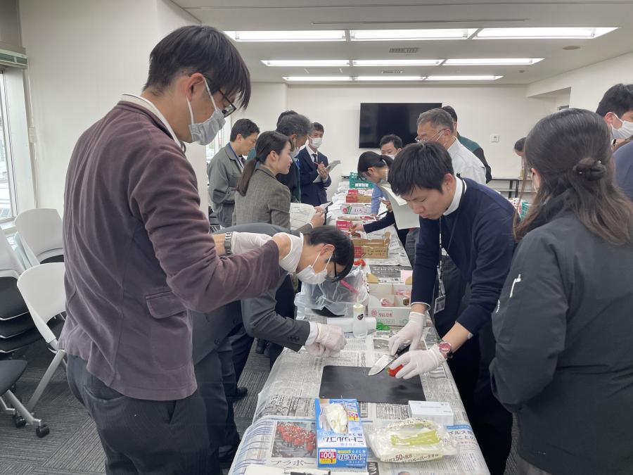 いちご品質規格調査のようす